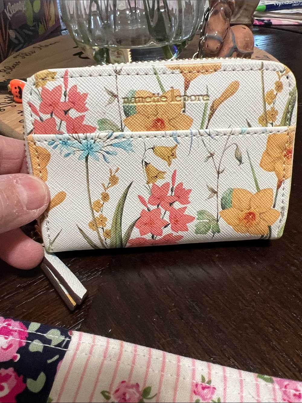 NWOT Nanette Lepore White Floral Zip Card Holder